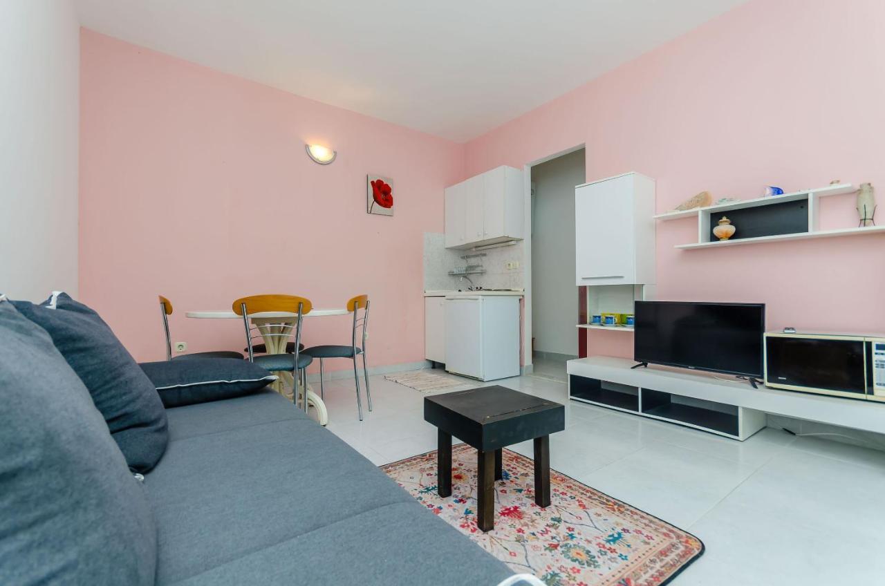 Zdenka Apartment *