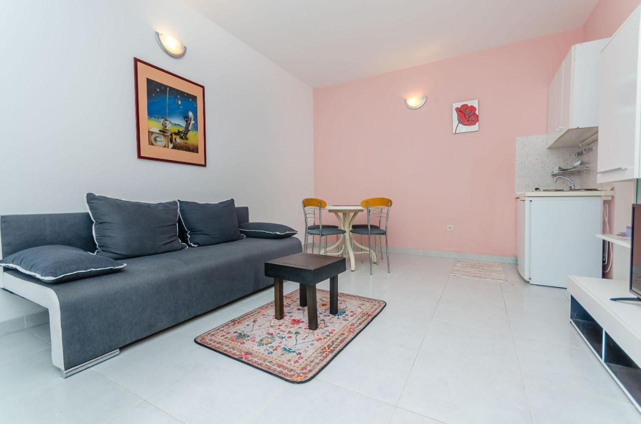 Zdenka Apartment *