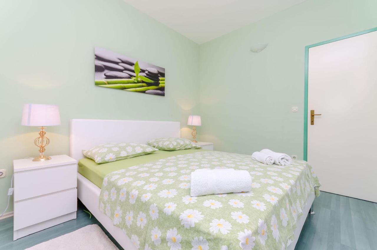 Zdenka Apartment *