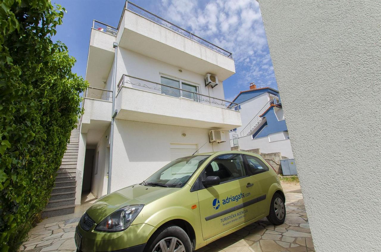 Zdenka Apartment *